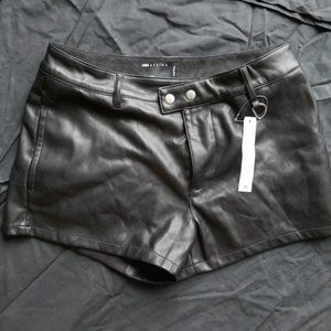 COPY - Asos Faux-Leather Shorts 32